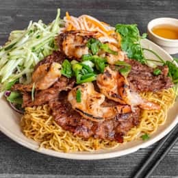 Garlic Chow Mein with Charbroiled Shrimp, Beef & Vegetables #84.